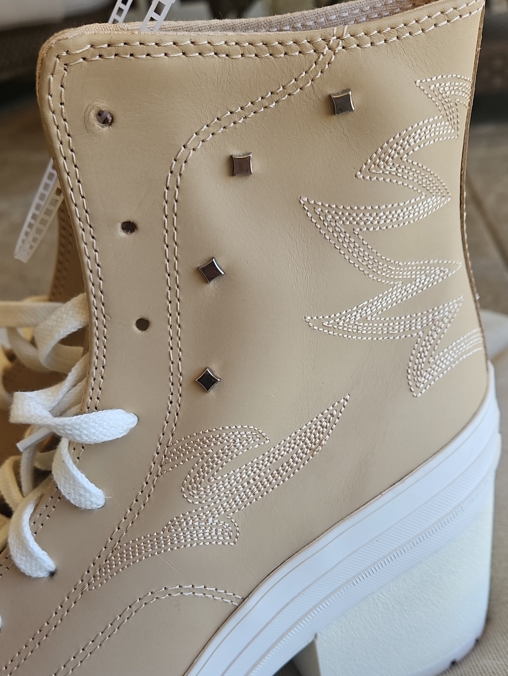 CONVERSE Chuck 70 De Luxe Heel Platform Western Glam Leather Lace-up Boot Quarry - Picture 2 of 14